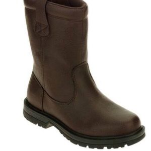 Boots size 8 oil resistant!